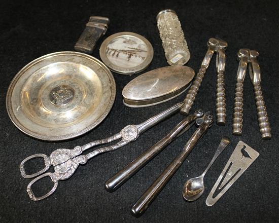 Assorted small silver and plate wares including a etui, plated grape shears